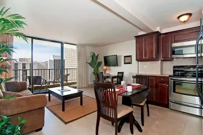 Image de Luxueux Ocean View Waikiki Sunset Condo, Piscine, parking gratuit, Cuisine complète