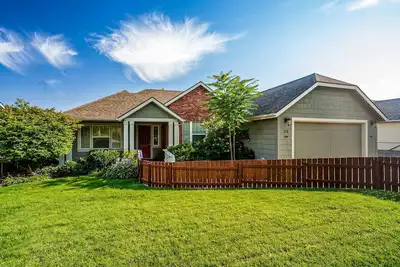 Image de Duplex avec foyer au gaz, grande cour et excellent emplacement à côté de Wwu!