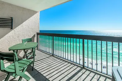 Image de Beachfront at SunDestin 1703☀Open Du 11 au 13 mai, 605 $! Piscine intérieure chauffée + Hot Tub