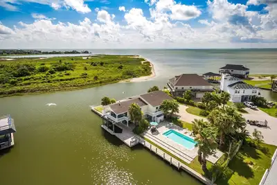 Image de Luna Mar - 6br 5. 5ba | 14 personnes | Maison de canal à Terramar Beach avec piscine privée!