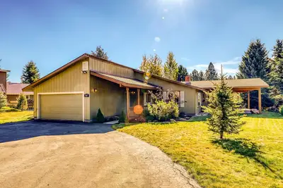 Image de Cottage de plain-pied avec cheminée; patio et foyer; marcher jusqu'à la plage