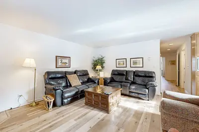 Image de Condo Sunriver avec terrasse, piscines partagées et bain à remous - comprend des laissez-passer Sharc