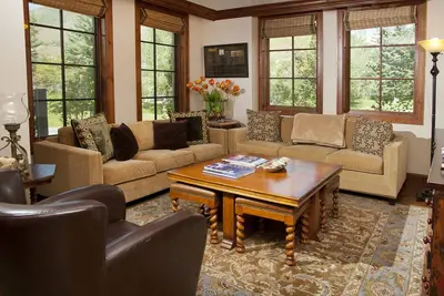 Image de Résidence élégante! Ritz Carlton Vail w / Services, bain à remous, à quelques pas des pistes