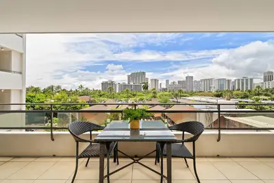 Image de Waikiki Central! 2 chambres / 1 salle de bain, grande véranda, près de 2 plage! Washlet! 6 personnes!