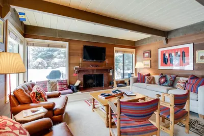 Image de Cozy condo w / piscine partagée, bain à remous et plus - près de ski!