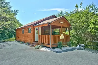 Image de Cabine de montagne avec foyer extérieur avec vue sur le coucher de soleil et bain à remous