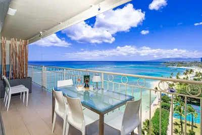 Image de Luxueux Condo sur la plage avec une vue spectaculaire sur l'océan! Parking gratuit!