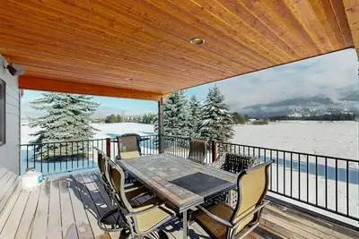 Image de Maison de montagne à trois niveaux avec cuisine gastronomique et salle de jeux sur cinq acres