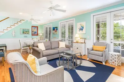 Image de Joliment meublé North Tybee Private Home avec vue sur les marais