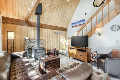 Image de Cabine confortable et adaptée aux chiens avec trois ponts et laissez-passer Sharc!