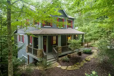 Image de Cabine élégante dans Mountain Lake Resort - Près du terrain de golf, du Premier Lake Club et des activités