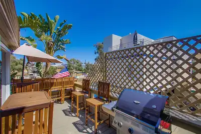 Image de Spacieux South Mission 4 lits / trois-ba maison w / parking 3 voitures sur le côté de l'océan.