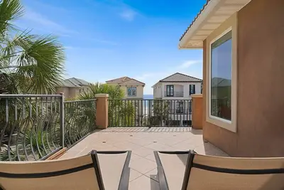 Image de Destin Magnifique par la mer Maison de Vacances w / Piscine Privée!