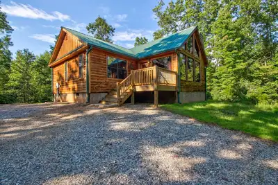 Image de Custom-construit la cabine de chien-friendly w / vue sur la montagne, un bain Ă remous, table de billard et plus encore!