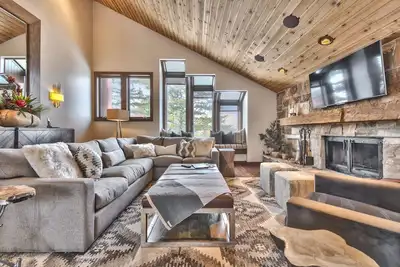 Image de Luxury Slopeside Mountain Contemporary Perfection - Spa privatif, local à ski et plus