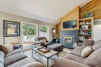 Image de maison familiale confortable w / bain à remous privé et Sharc passe