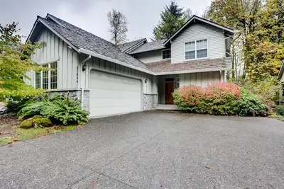 Image de Montagne lodge w bain / partagé à remous, piscine et plus - près de golf et le ski!