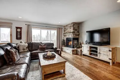 Image de 7e nuit gratuite! Grands commentaires! Bain à remous privé, vue sur la montagne, WiFi, barbecue à gaz