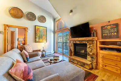 Image de Surplombe bain à remous et piscine, Master Suite w / King, cuisine mise à jour, Wifi gratuit