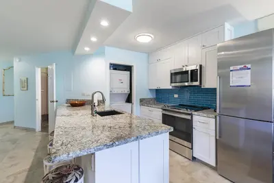 Image de Front de plage condo. Grande terrasse privée vue sur la véranda! Facile à vivre à Maui