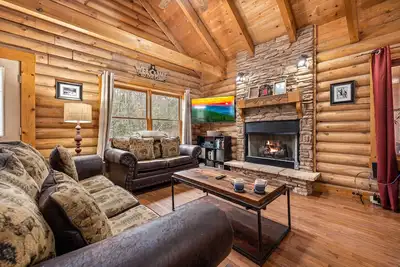 Image de Récemment réduit! Prix avantageux, appelez maintenant! À quelques minutes du centre-ville de Gatlinburg!
