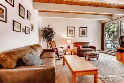 Image de 7ème nuit gratuite! Wi-Fi, foyer au gaz, laveuse et sécheuse, navette pour invités privée
