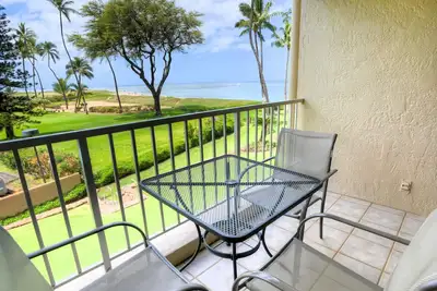 Image de Menehune Shores 225 - Condo climatisé de 2 chambres avec vue sur l'océan et vue imprenable