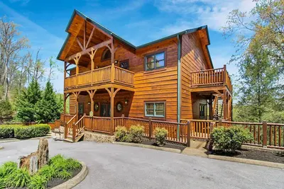 Image de Big Sky Lodge Ii, 7 chambres, pour 28, de theatre, arcades, bain à remous, belvédère