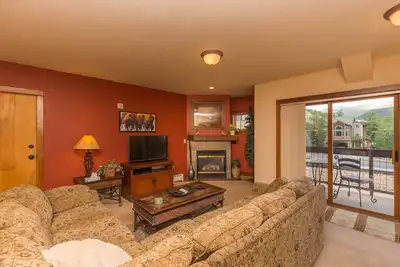Image de Condo avec vue sur la montagne et les pistes de ski, cuisine mise à jour, Wifi gratuit