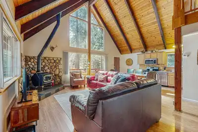 Image de Chalet alpin enchanteur avec poêle à bois, beaucoup d’espace et un emplacement de choix!