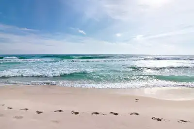 Image de Beachside, condo vue sur l'eau, tennis, quai et piscine partagés - snowbirds bienvenus!