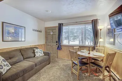 Image de Tarifs réduits! Mises à jour récentes, Wi-Fi, Jacuzzi extérieurs, Parking pour 1 voiture