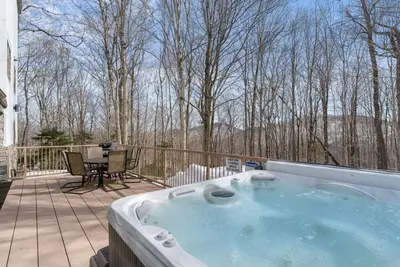 Image de La maison \"76\" du Great Eastern Ski Trail - Maison de luxe sur le versant.