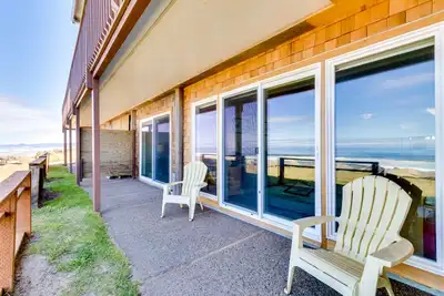 Image de Oceanfront, condo pour chiens avec vue panoramique et accès à la plage