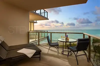 Image de St Regis Luxury Oceanfront 2 chambres w. balcons - voiturier et commodités inclus