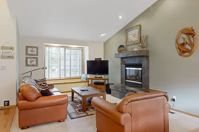 Image de Moderne maison w / baignoire et salle de jeux à remous privé, à 2 miles de Village, Sharc passe