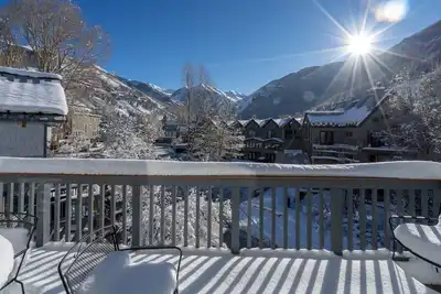 Image de Ce condo de trois chambres offre une vue imprenable sur le domaine skiable!