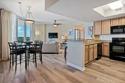 Image de Paradis au Palms * Summer Specials! Reserve maintenant! 2 très grands lits ~ 2 salles de bain complètes!