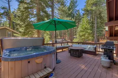 Image de Tahoe Woods - 3 Br w / bain à remous avec Tahoe Park Hoa - Chiens Ok!