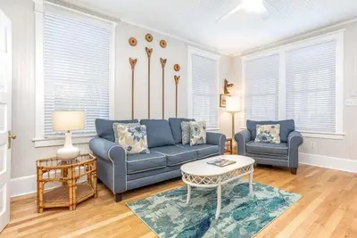 Image de Grand appartement 1 chambre Animaux acceptés, à seulement 1/2 pâté de maisons de la plage