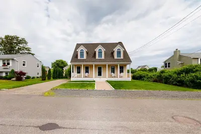 Image de Lumineux, côtier maison familiale à proximité des plages - chiens bienvenus!