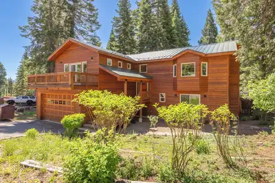 Image de Maison familiale de luxe, bain à remous, garage, chambre fam, nr Tahoe City à Carnelian Bay