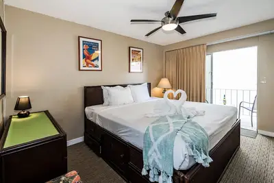 Image de Condo de charme avec une cuisine complète Courte promenade plages et des attractions