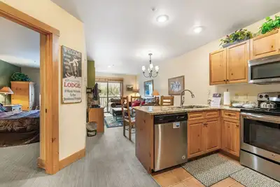 Image de Condo confortable à River Run, lit King, promenade jusqu'à la télécabine, Wifi gratuit