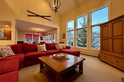 Image de Unité de luxe Topridge K6 SkiOnSkiOff Sundog Trail-Bear Mountain à Killington!