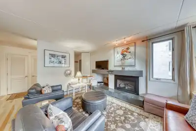 Image de Condo Sugarbush Resort avec 3 piscines communes, bain à remous et terrains de sports saisonniers