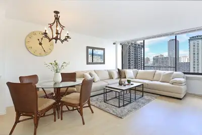 Image de Confort spacieux avec A / C, laveuse / sécheuse, parking, WiFi et Washlets!