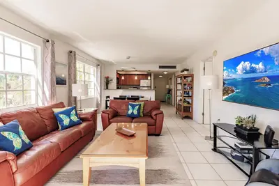 Image de Siesta Key Palm Bay Club Unité de Fin Lumineuse! # 302 rénové 2 chambres 2 salles de bains 6 couchages