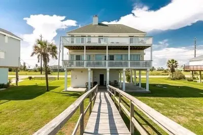 Image de Vue imprenable sur la plage depuis chaque chambre! Windygate est un 4/3. 5 endormis 10!