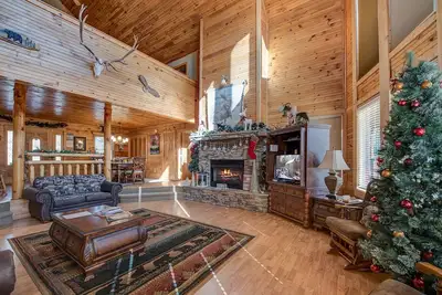 Image de The Moose is Loose, 4 chambres, vue sur la montagne, bain à remous, pour 10 personnes